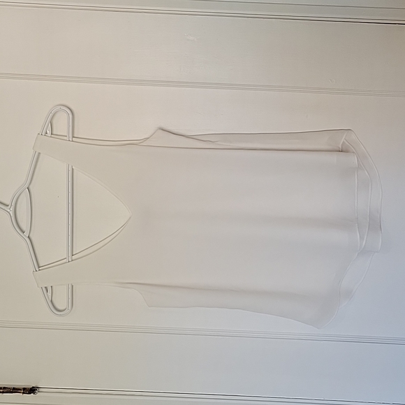 RW & Co white v-neck Sleeveless Blouse - Picture 1 of 7